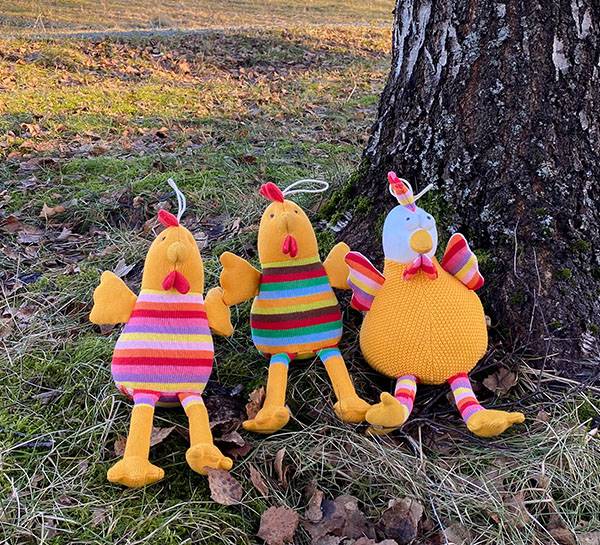 Hovedbilde Strikket høne med grønne striper