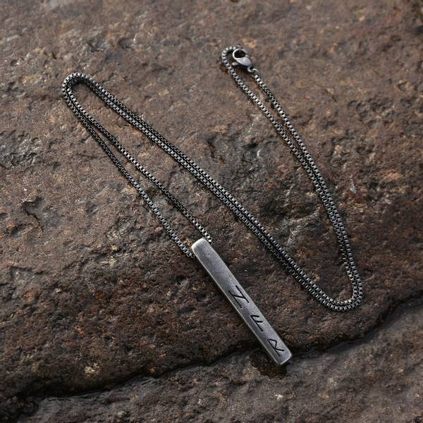 Hovedbilde Vikingsmykke, Runer