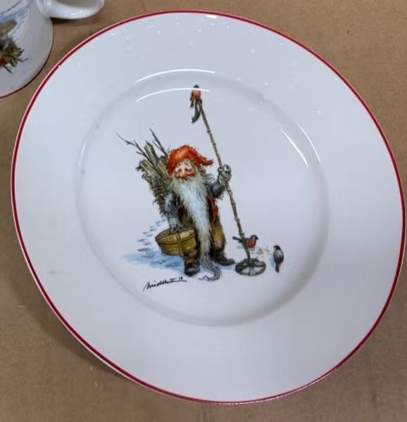 Main Image Plate,Santa with walking stick and bullfinch ...