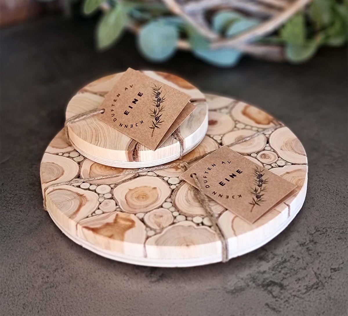 Pot stand, small and round, made of juniper 