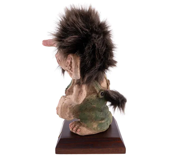 Main Image Club Troll 2026, Troll carrying tree stump (Troll ...